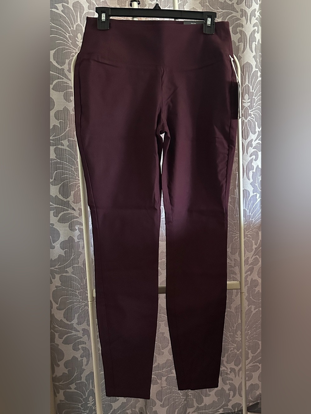 NWT Worthington Pull On Skinny Pants Womens Size 4